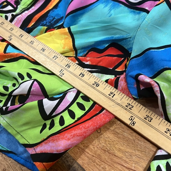 NWT Live 4 Truth Abstract Blouse Large - Picture 8 of 8